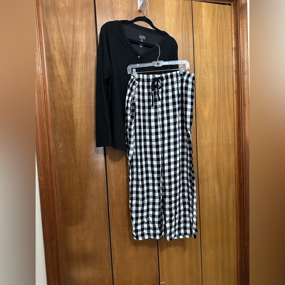 croft & barrow Black Top with Black and White Gingham Pajama Pants